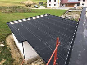 Flachdach mit verlegter EPDM Folie
