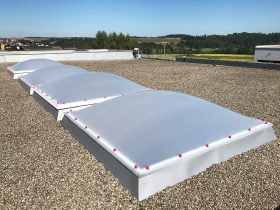 fertiges Flachdach mit Kiesel