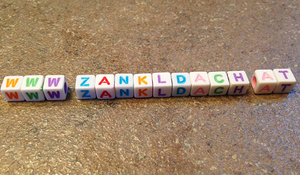 foto_zankldach Aus Buchstabenwürfel gelegter Url: www.zankldach.at