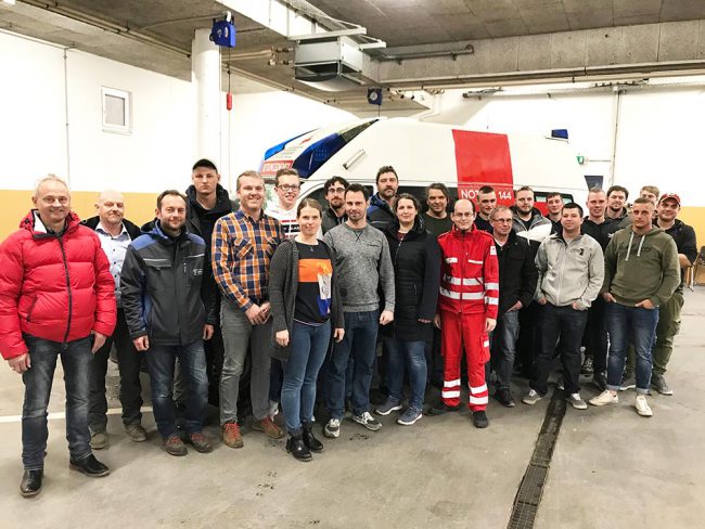 Mitarbeiter beim Erstehilfekurs 2020