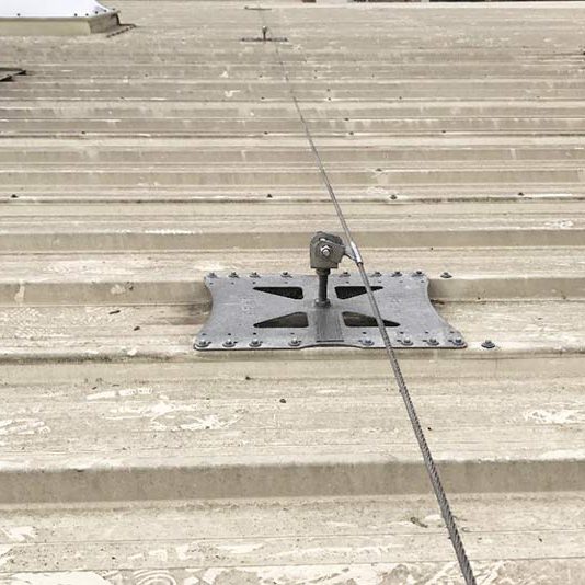Vorrichtung mit Drahtseil - Dachsicherheit